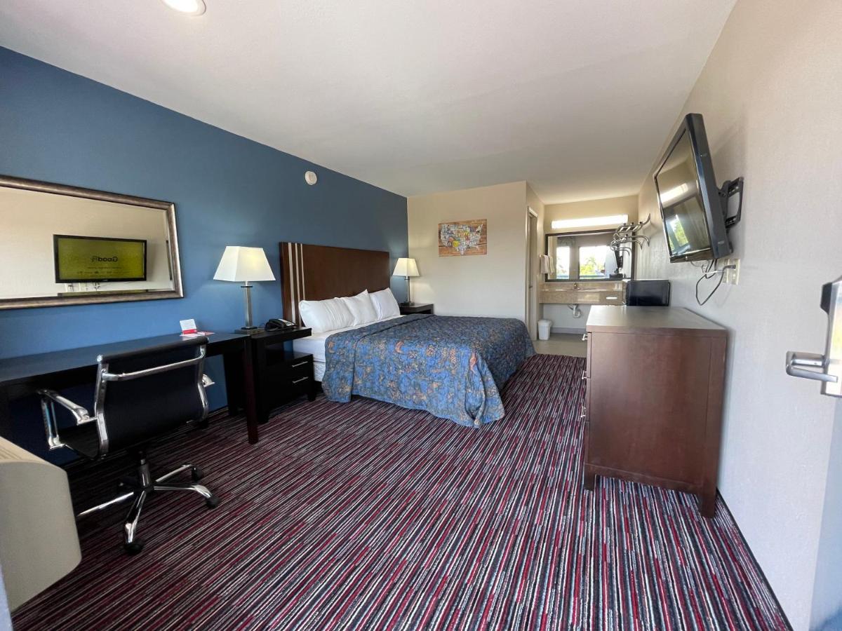 Econo Lodge Inn & Suites Enid Exterior photo