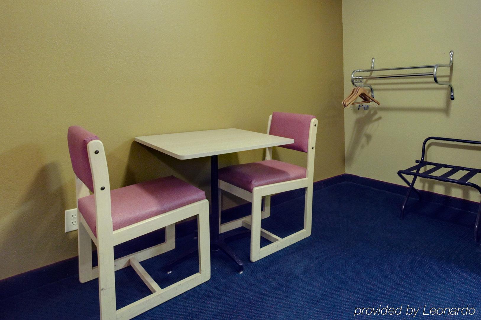 Econo Lodge Inn & Suites Enid Room photo